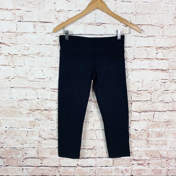 Lululemon Black Wunder Under Crop - Picture 5 of 7